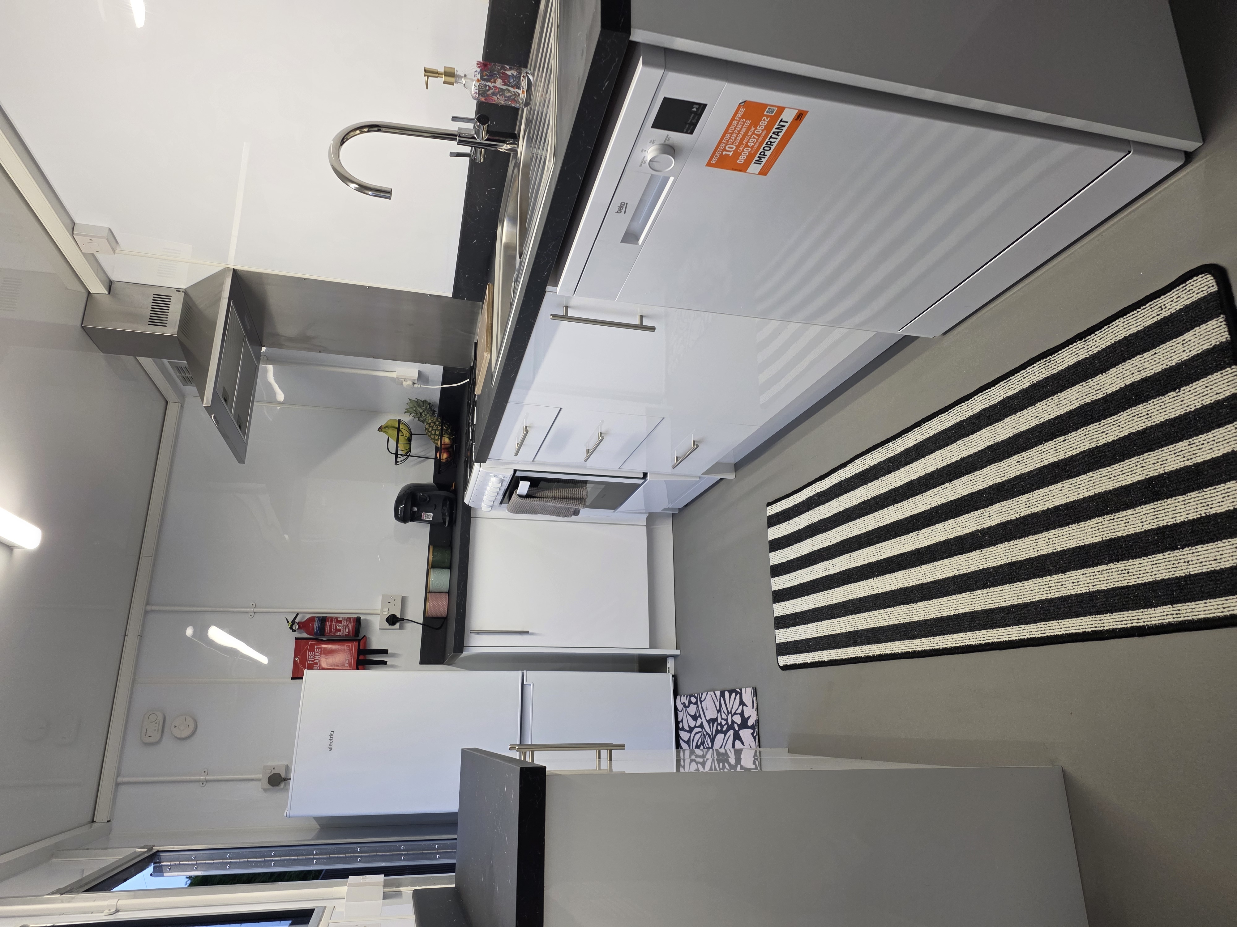 Kitchen pod — full-length counter view